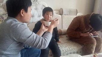 搞笑宝宝吃饭瞌睡,萌态百出，笑料连连
